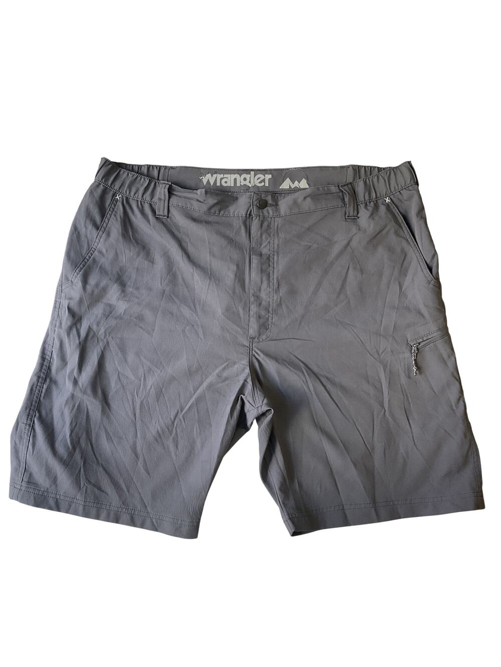 Wrangler Men Activewear Shorts Size 42 Gray Cargo NW947CB Logo Zipper 10" Inseam